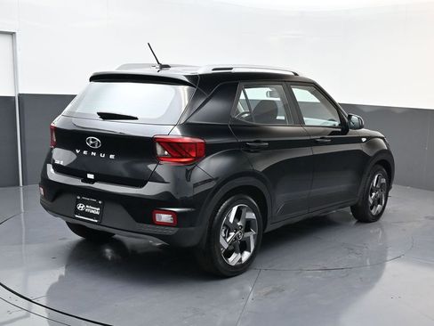 Certified 2025 Hyundai Venue SEL image 4
