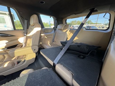 Used 2018 Cadillac Escalade Platinum image 16