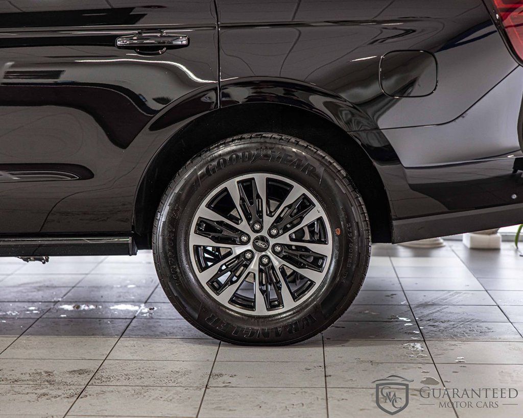 Used 2025 Ford Expedition Platinum AWD/4WD image 8