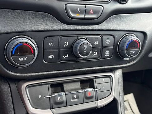 Used 2023 GMC Terrain AT4 AWD/4WD image 18