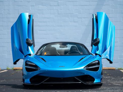 Used 2020 McLaren 720S Spider image 15