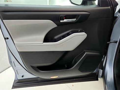 Certified 2020 Toyota Highlander XLE image 35