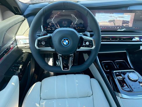 New 2026 BMW 750e xDrive image 17