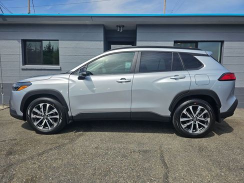 Used 2025 Toyota Corolla Cross LE AWD/4WD image 2