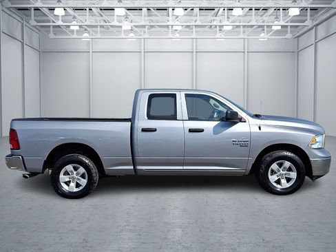 Used 2024 RAM 1500 Classic SLT AWD/4WD image 7