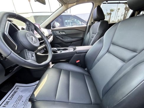 Used 2022 Nissan Rogue SV w/ SV Premium Package image 16