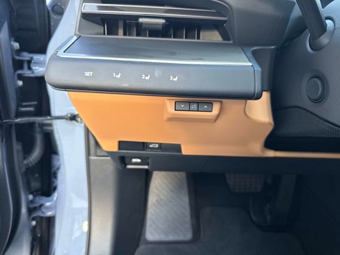 Used 2026 Lexus ES 350e w/ Convenience Package FWD image 31