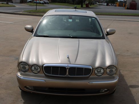 Used 2005 Jaguar XJ8 RWD image 3