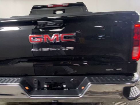 New 2026 GMC Sierra 1500 SLE image 9