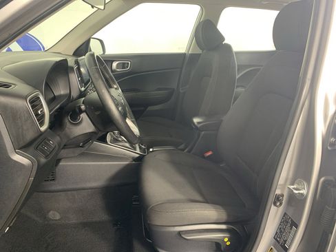 Used 2024 Hyundai Venue SEL FWD image 15