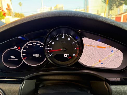 Used 2019 Porsche Cayenne w/ Premium Package image 39