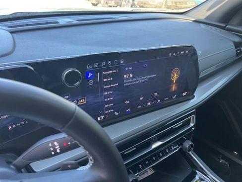 Used 2024 Chevrolet Traverse LT w/ Midnight/Sport Edition image 25