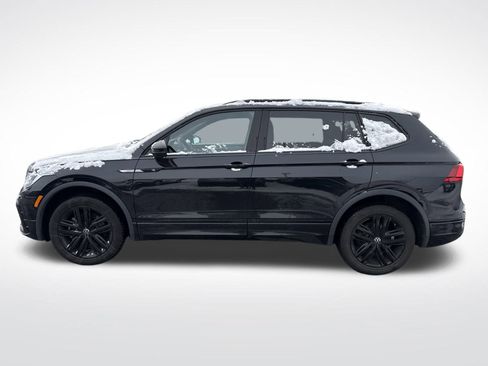 Certified 2022 Volkswagen Tiguan SE R-Line image 2