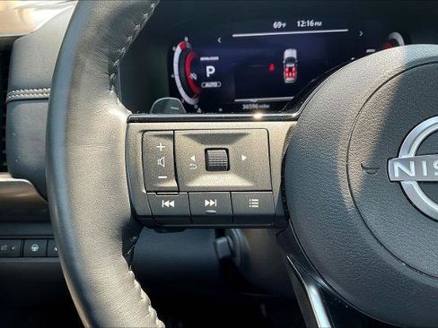 Used 2024 Nissan Pathfinder Platinum AWD/4WD image 11
