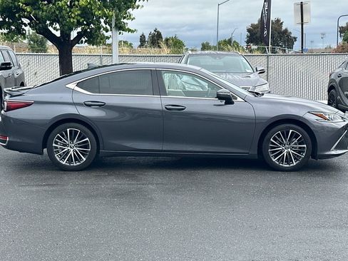 Certified 2023 Lexus ES 300h w/ Premium Package image 3