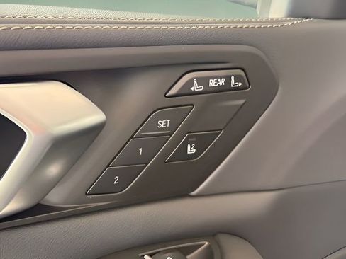 Used 2026 BMW X7 xDrive40i image 14