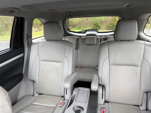 Used 2019 Toyota Highlander XLE image 12