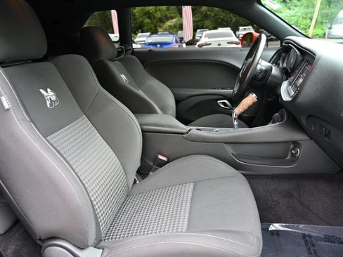 Used 2017 Dodge Challenger R/T Scat Pack RWD image 19