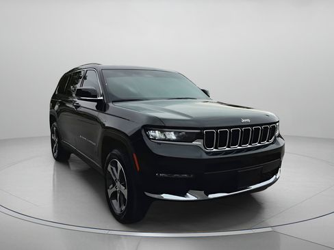 Used 2024 Jeep Grand Cherokee L Limited image 3