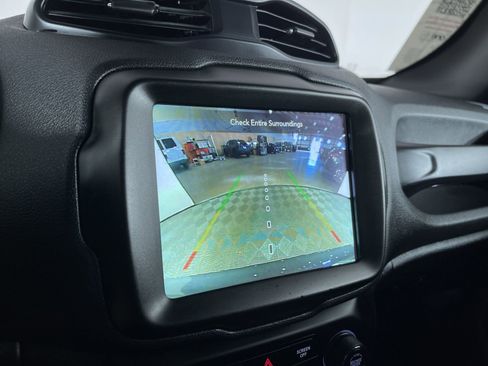 Used 2022 Jeep Renegade Altitude w/ Convenience Group image 19