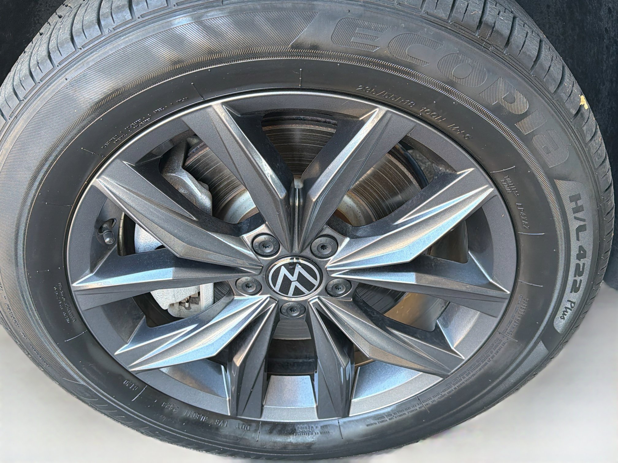 Used 2023 Volkswagen Tiguan SE AWD/4WD image 11