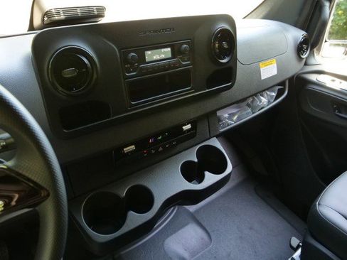 Used 2025 Mercedes-Benz Sprinter 2500 image 9