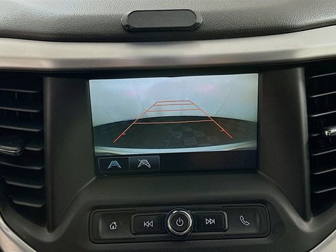 Used 2018 GMC Acadia SLE image 21