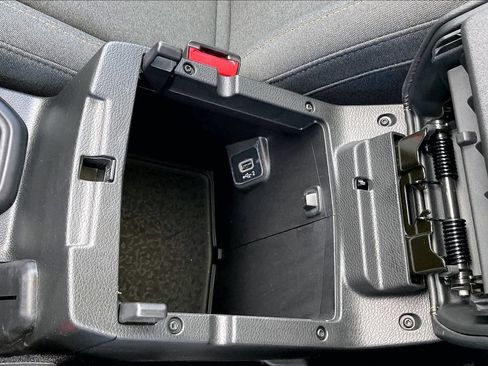 Used 2025 Jeep Wrangler Unlimited Sahara AWD/4WD image 25