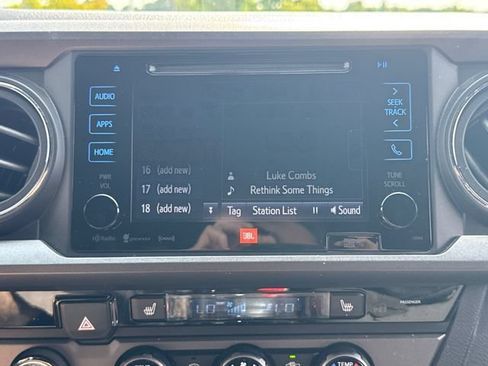 Used 2017 Toyota Tacoma TRD Off-Road AWD/4WD image 28