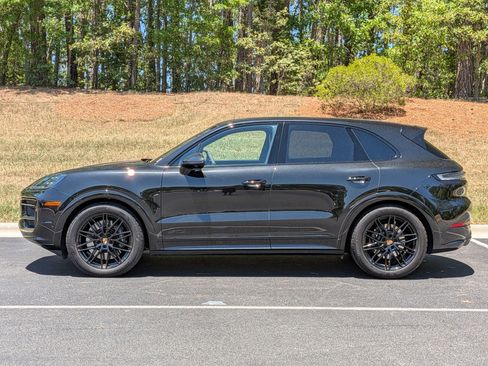 Certified 2025 Porsche Cayenne GTS AWD/4WD image 2