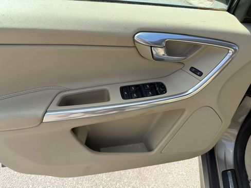 Used 2016 Volvo XC60 T6 w/ Proximity Package image 24