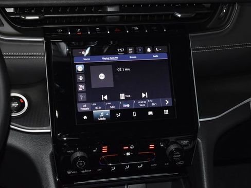 New 2025 Jeep Grand Cherokee L Altitude image 15