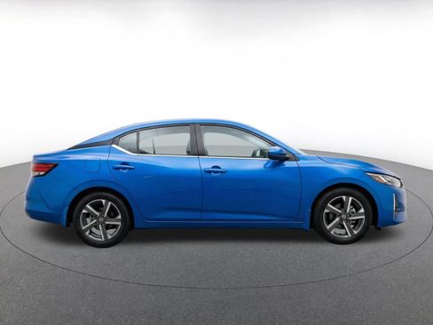 Used 2025 Nissan Sentra SV FWD image 13