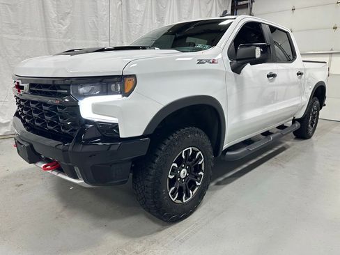 Used 2023 Chevrolet Silverado 1500 ZR2 w/ Technology Package AWD/4WD image 3