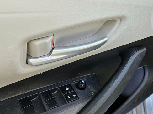 Used 2020 Toyota Corolla LE image 7