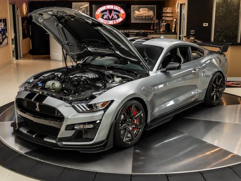 Used 2020 Ford Mustang Shelby GT500 w/ Carbon Fiber Track Pack RWD image 6