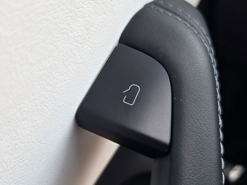 Used 2025 Tesla Model 3 Long Range image 25