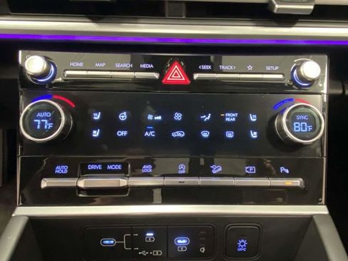 Used 2024 Hyundai Santa Fe Limited image 19