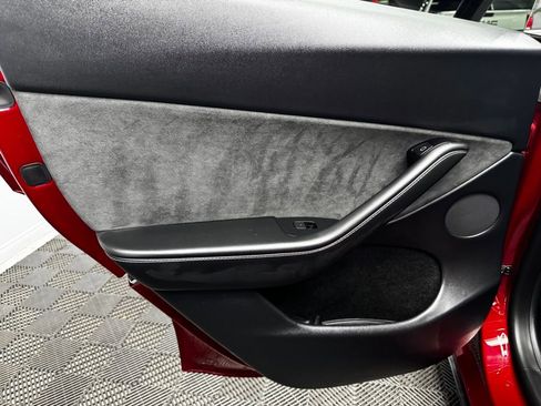 Used 2024 Tesla Model Y Long Range image 45