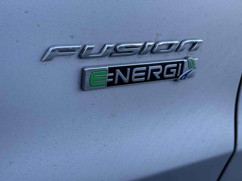 Used 2015 Ford Fusion Energi SE FWD image 29