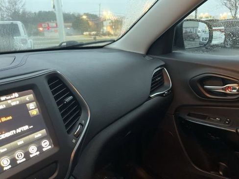 Used 2023 Jeep Cherokee Altitude Lux AWD/4WD image 28