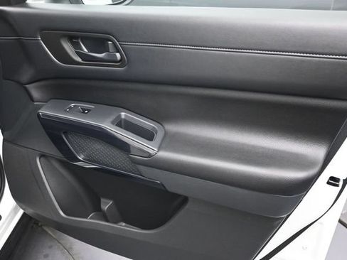Used 2024 Nissan Pathfinder SV AWD/4WD image 30
