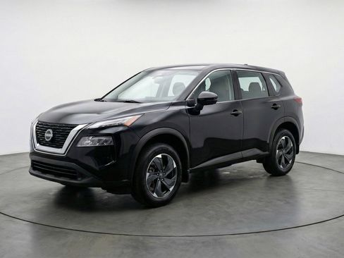 Used 2025 Nissan Rogue SV image 3