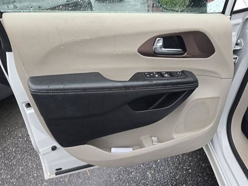 Used 2024 Chrysler Voyager LX FWD image 14