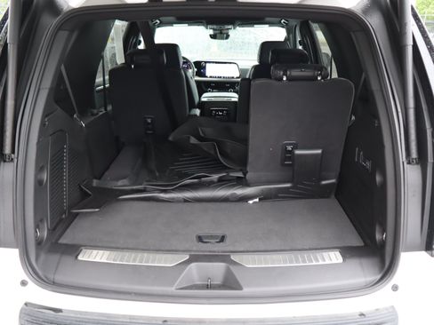 Used 2025 Chevrolet Tahoe High Country AWD/4WD image 36