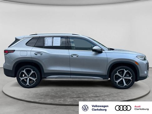 Used 2025 Volkswagen Tiguan SE AWD/4WD image 4