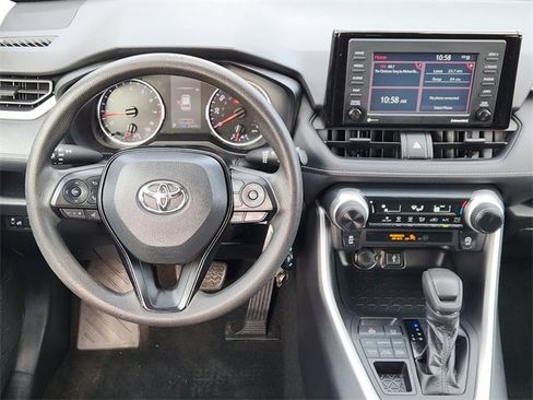 Used 2021 Toyota RAV4 LE image 15