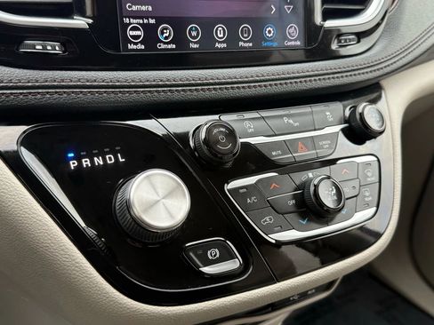 Used 2020 Chrysler Pacifica Limited image 52