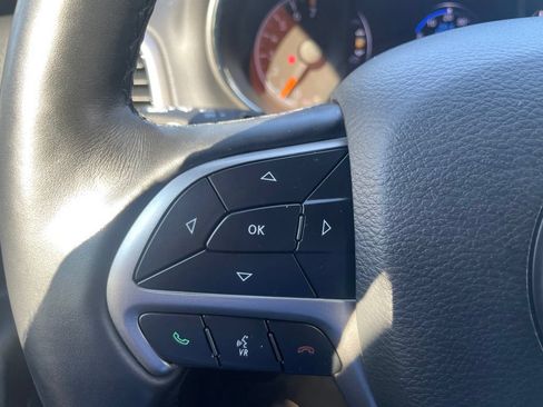 Used 2022 Jeep Grand Cherokee Laredo X AWD/4WD image 26