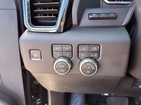 Used 2024 GMC Sierra 3500 Denali Ultimate AWD/4WD image 31